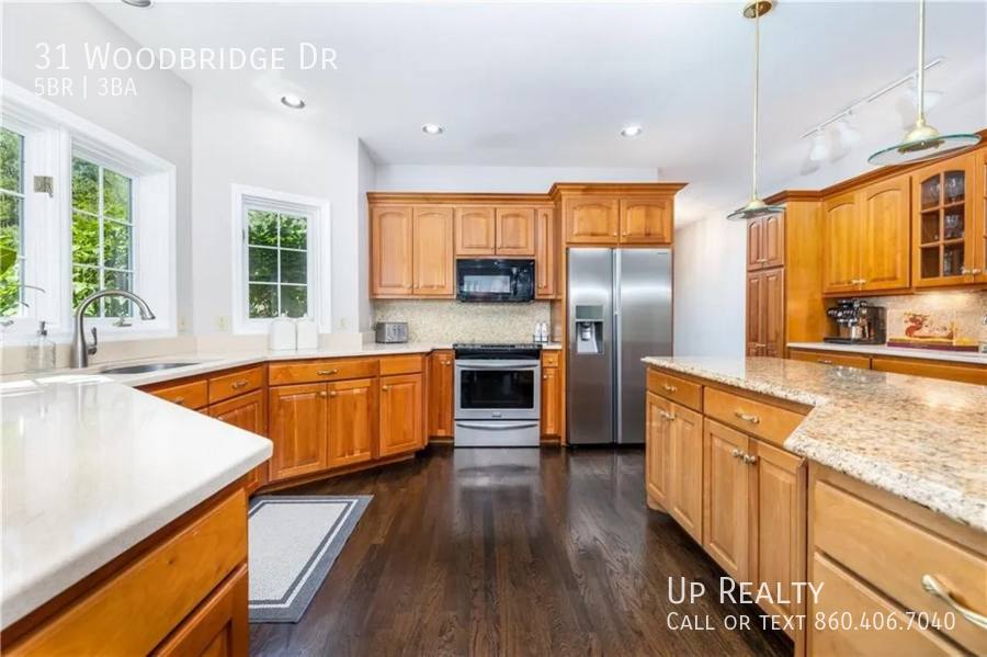 Apartment for rent at 31 Woodbridge Dr, Suffield, CT 06078