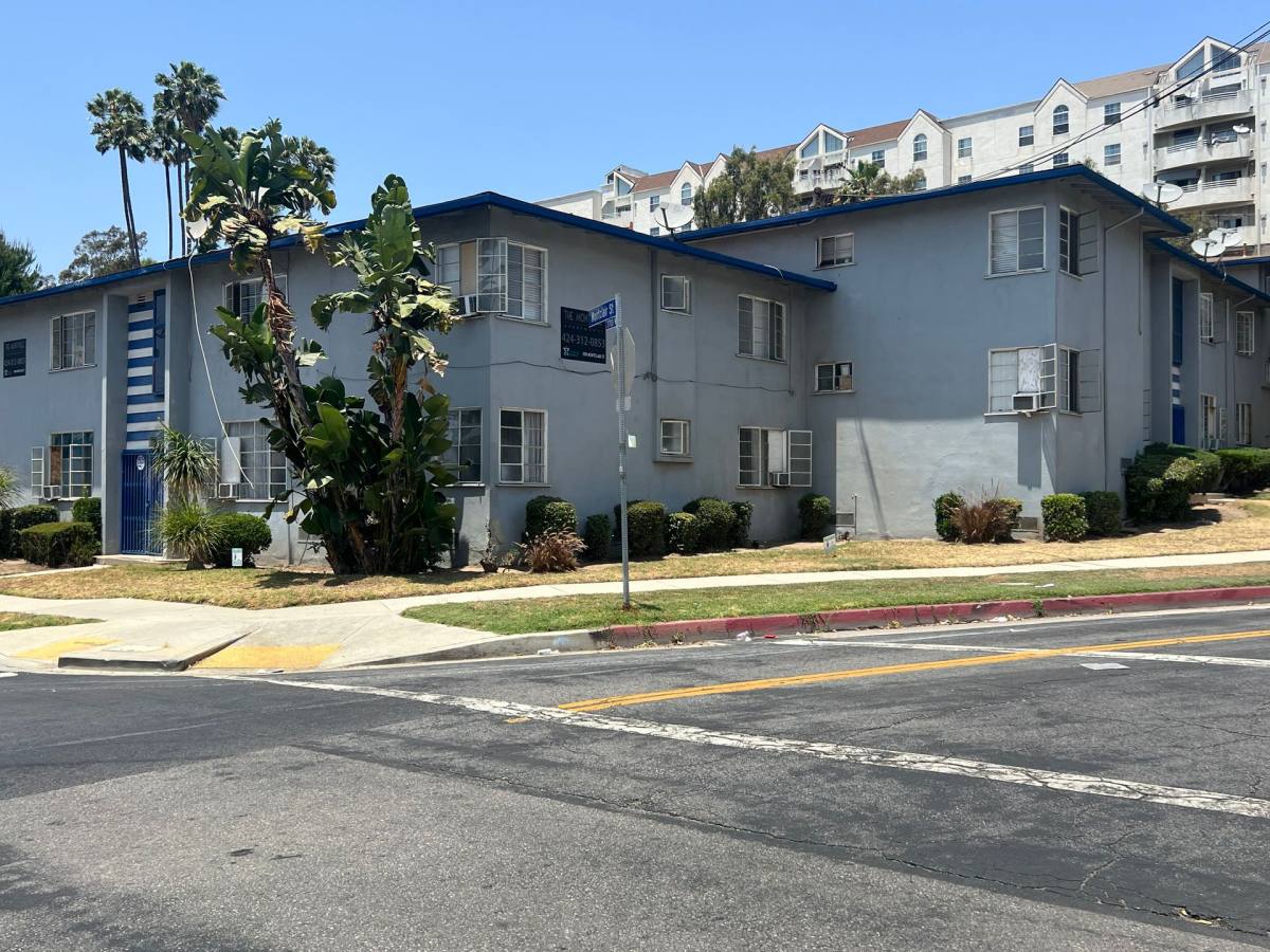 Apartment for rent at 3701 Montclair St, Los Angeles, CA 90018