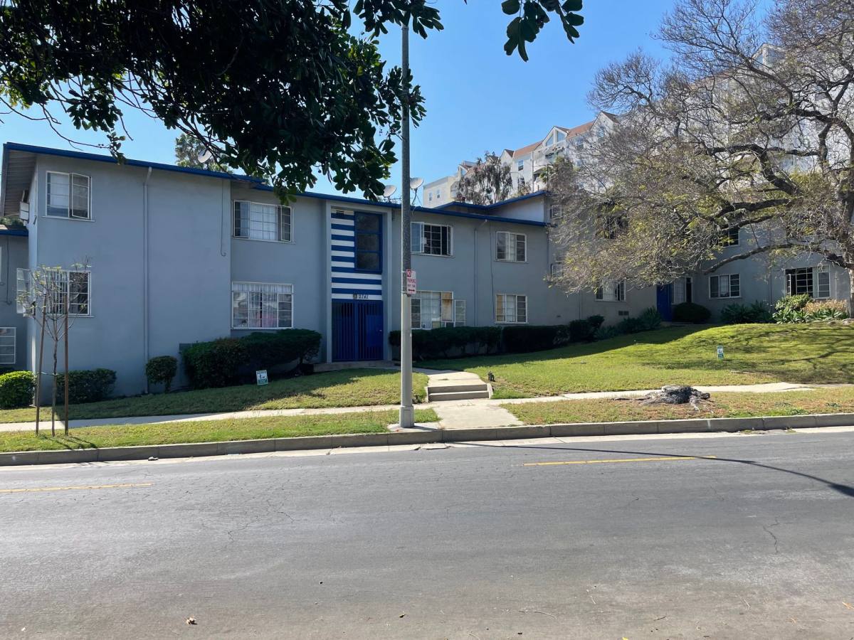 Apartment for rent at 3701 Montclair St, Los Angeles, CA 90018