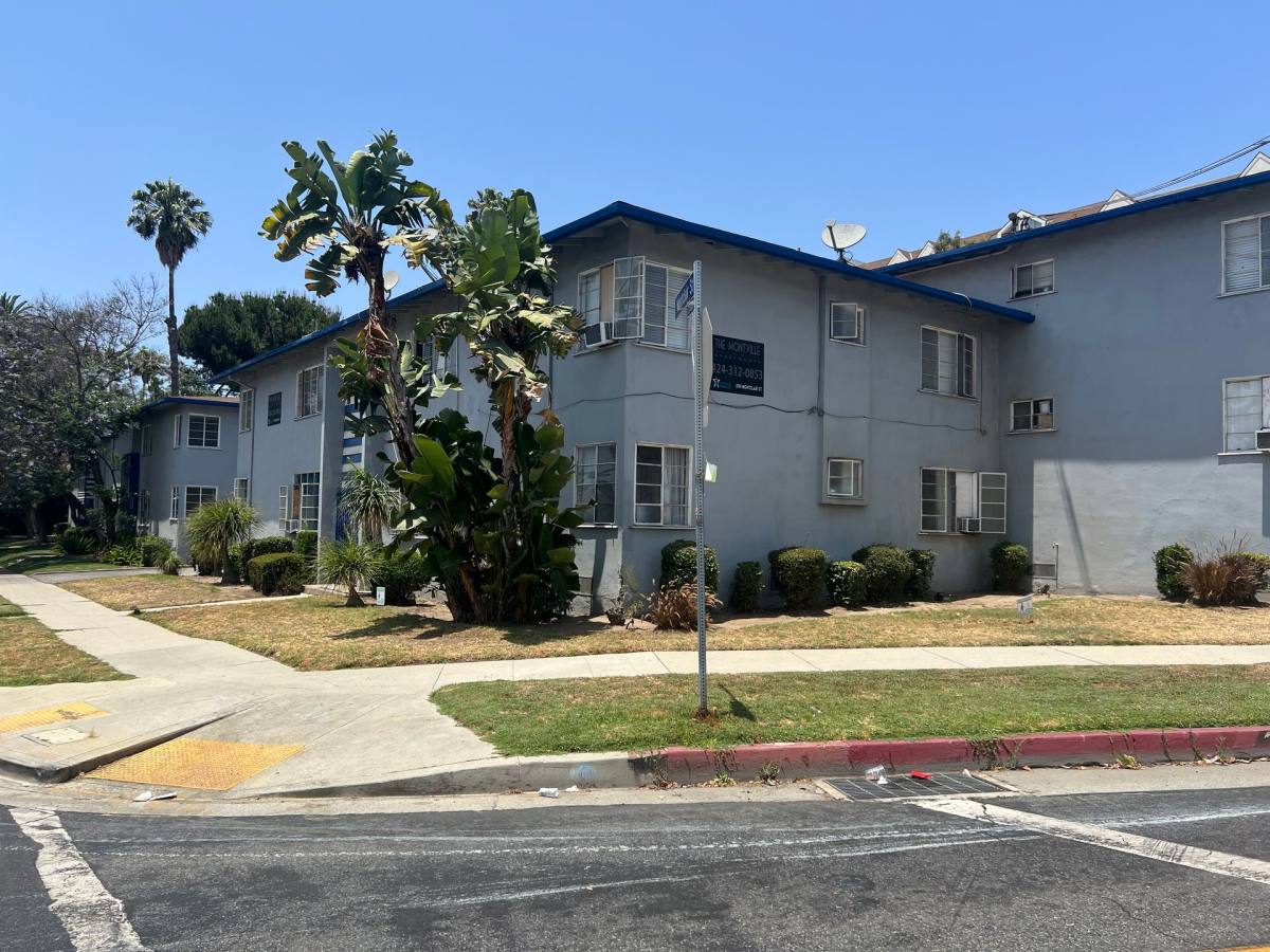 Apartment for rent at 3701 Montclair St, Los Angeles, CA 90018