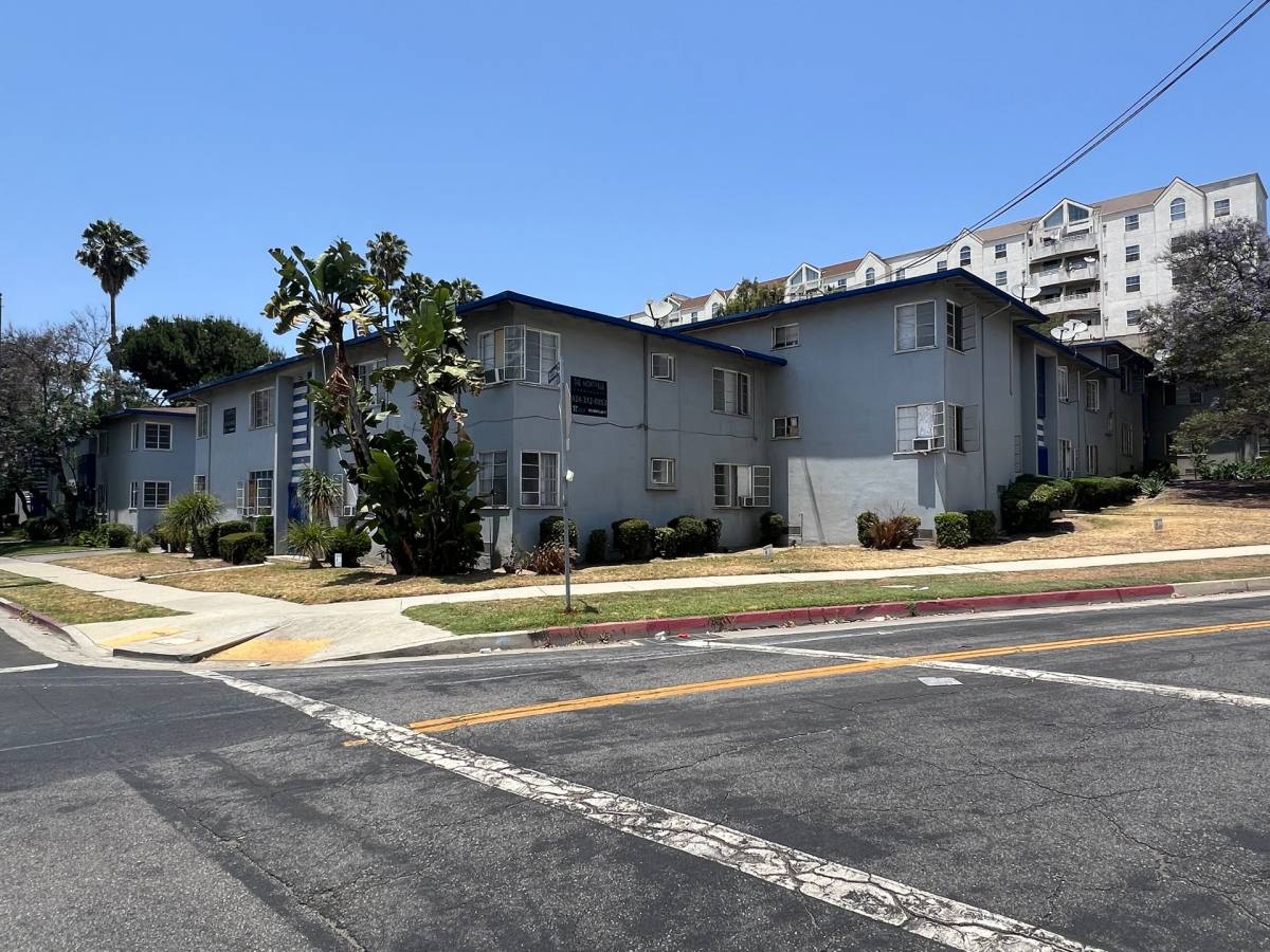 Apartment for rent at 3701 Montclair St, Los Angeles, CA 90018