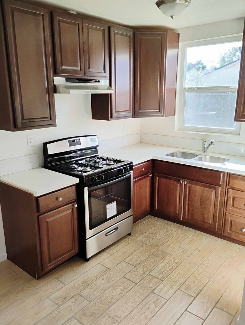 Apartment for rent at 18924-18934 Gault St, Reseda, CA 91335
