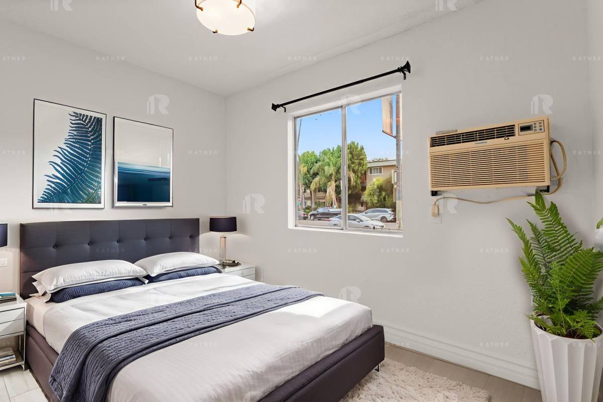 Apartment for rent at 5139 White Oak Ave, Encino, CA 91316