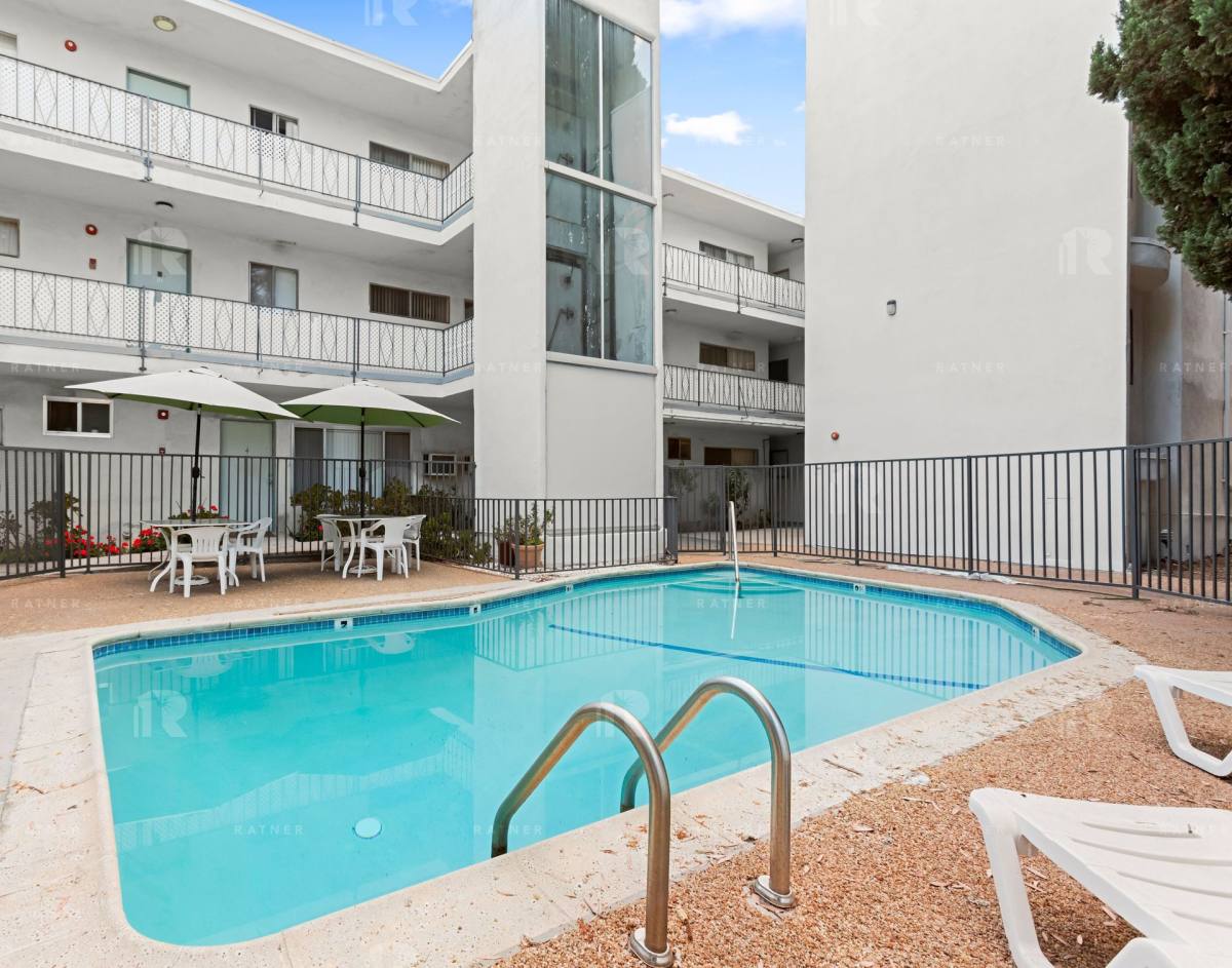 Apartment for rent at 5139 White Oak Ave, Encino, CA 91316
