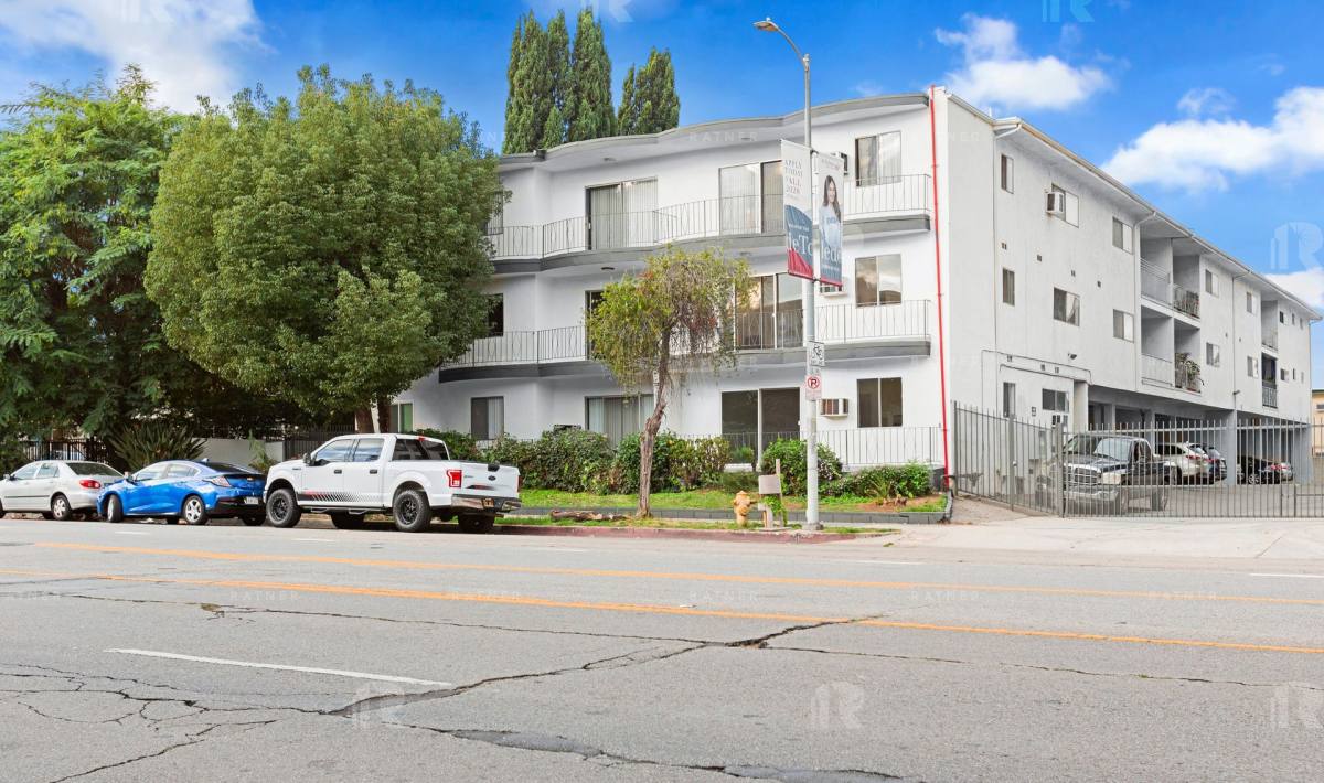 Apartment for rent at 5139 White Oak Ave, Encino, CA 91316