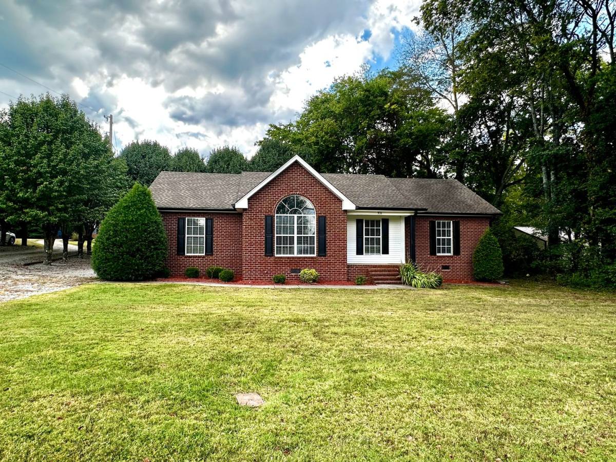 House for rent at 931 Meadowlark Dr, White House, TN 37188