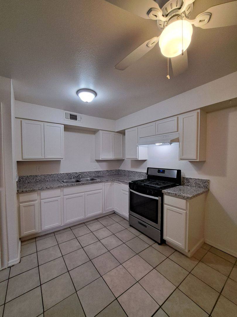 Apartment for rent at 4420-4422 E Sierra Madre Ave, Fresno, CA 93726