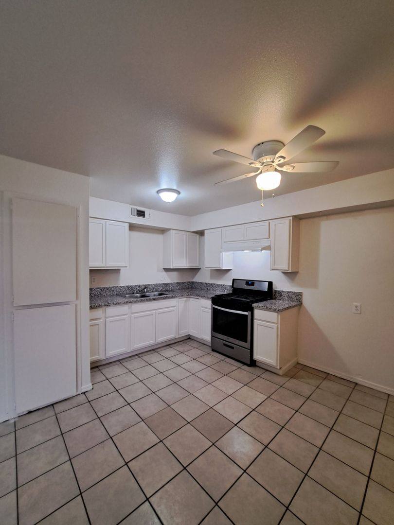 Apartment for rent at 4420-4422 E Sierra Madre Ave, Fresno, CA 93726