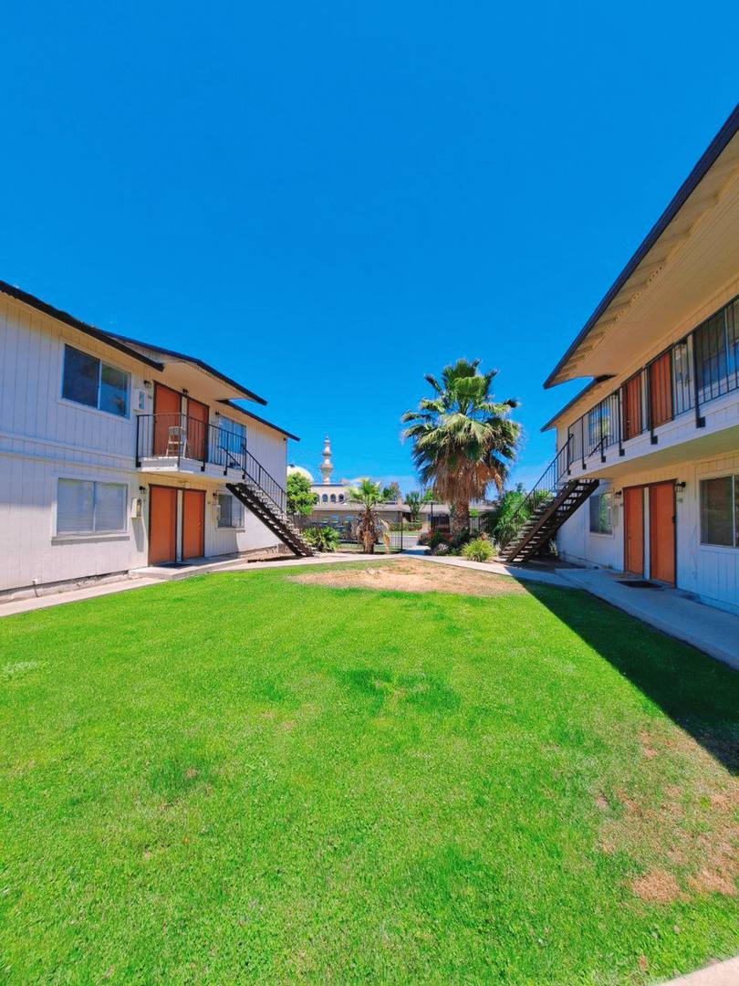 Apartment for rent at 4420-4422 E Sierra Madre Ave, Fresno, CA 93726