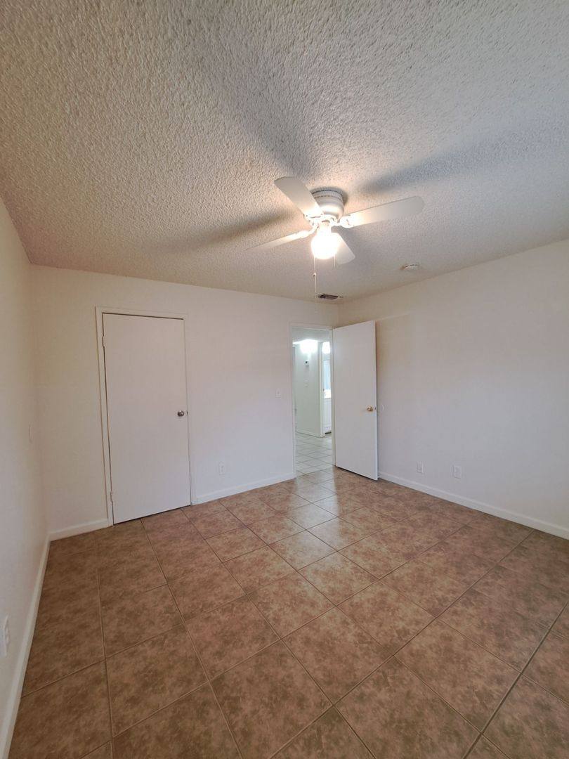 Apartment for rent at 4420-4422 E Sierra Madre Ave, Fresno, CA 93726