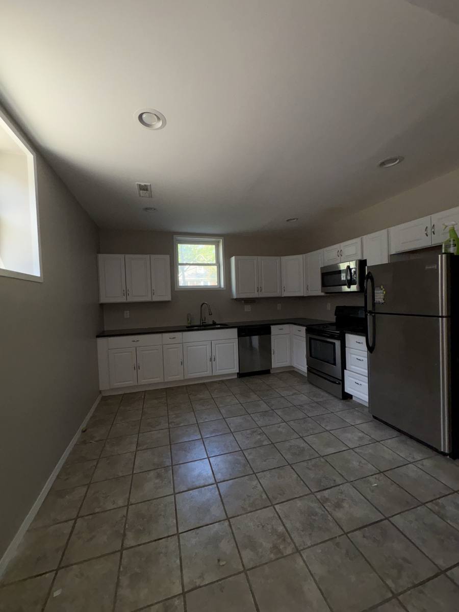 Apartment for rent at 927 Wayne St #B, Jackson, MI 49202