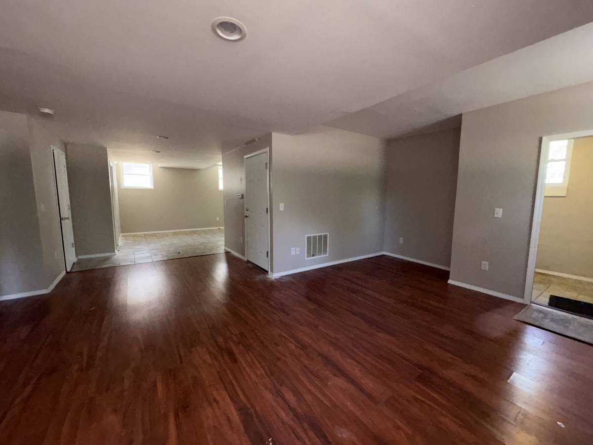 Apartment for rent at 927 Wayne St #B, Jackson, MI 49202