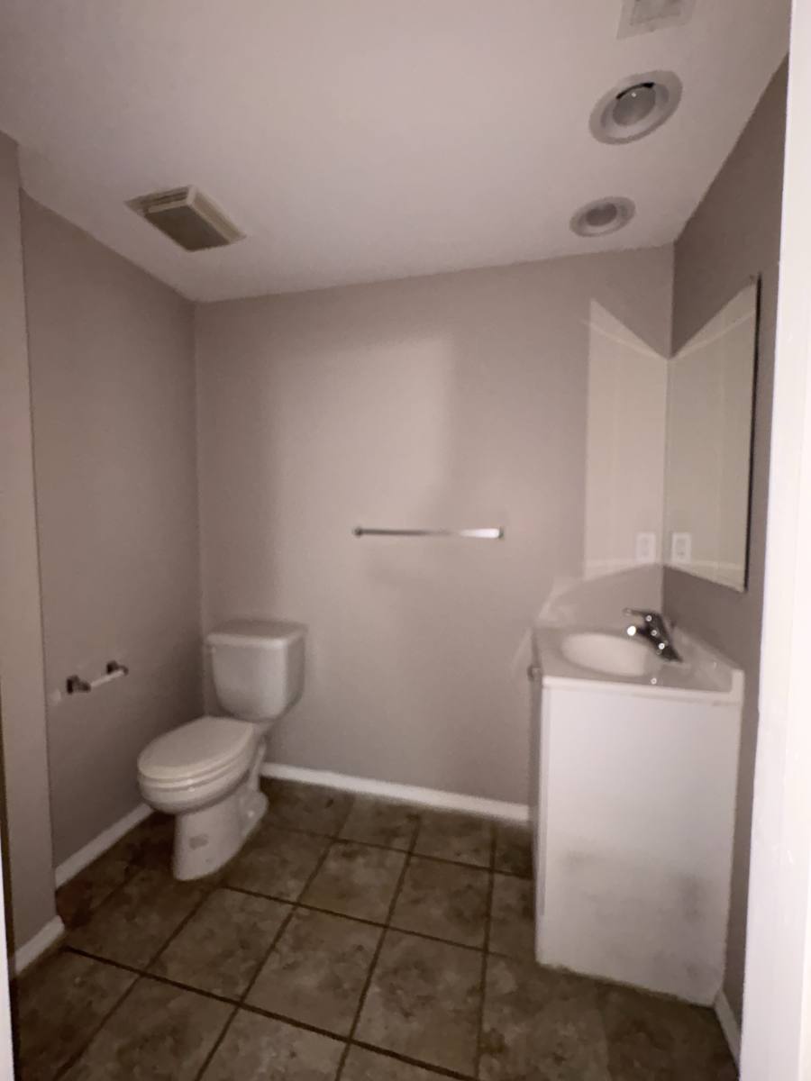 Apartment for rent at 927 Wayne St #B, Jackson, MI 49202