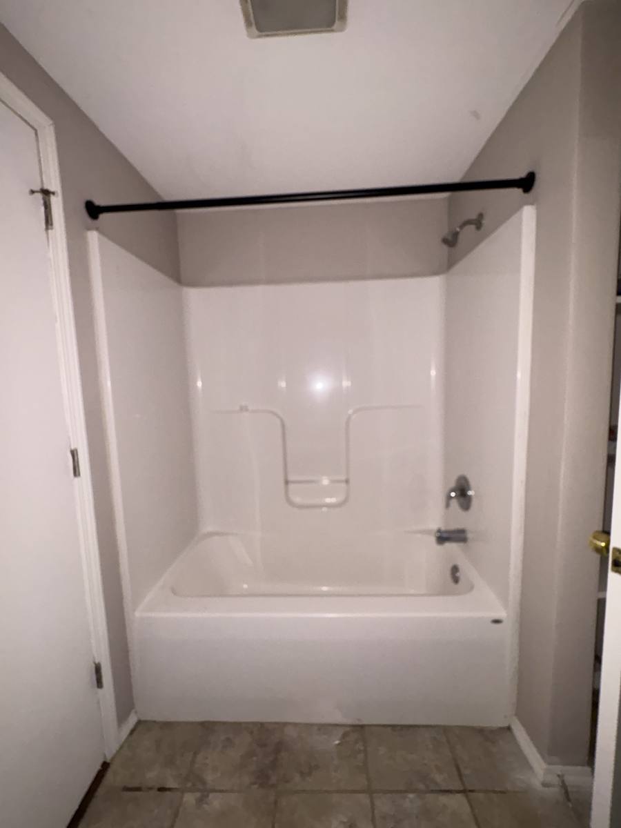 Apartment for rent at 927 Wayne St #B, Jackson, MI 49202