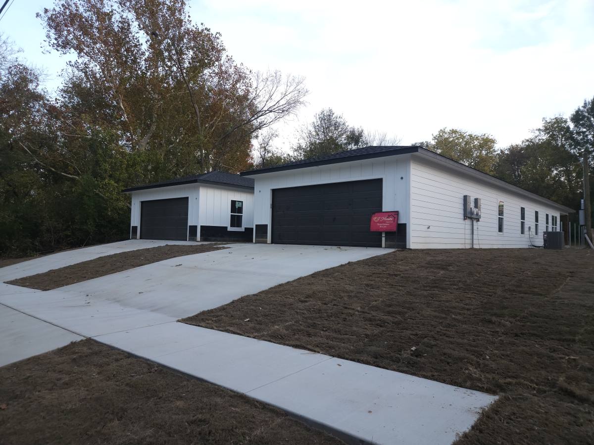 Townhouse for rent at 514 E Chase St, Athens, TX 75751