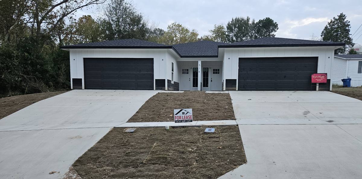 Townhouse for rent at 514 E Chase St, Athens, TX 75751