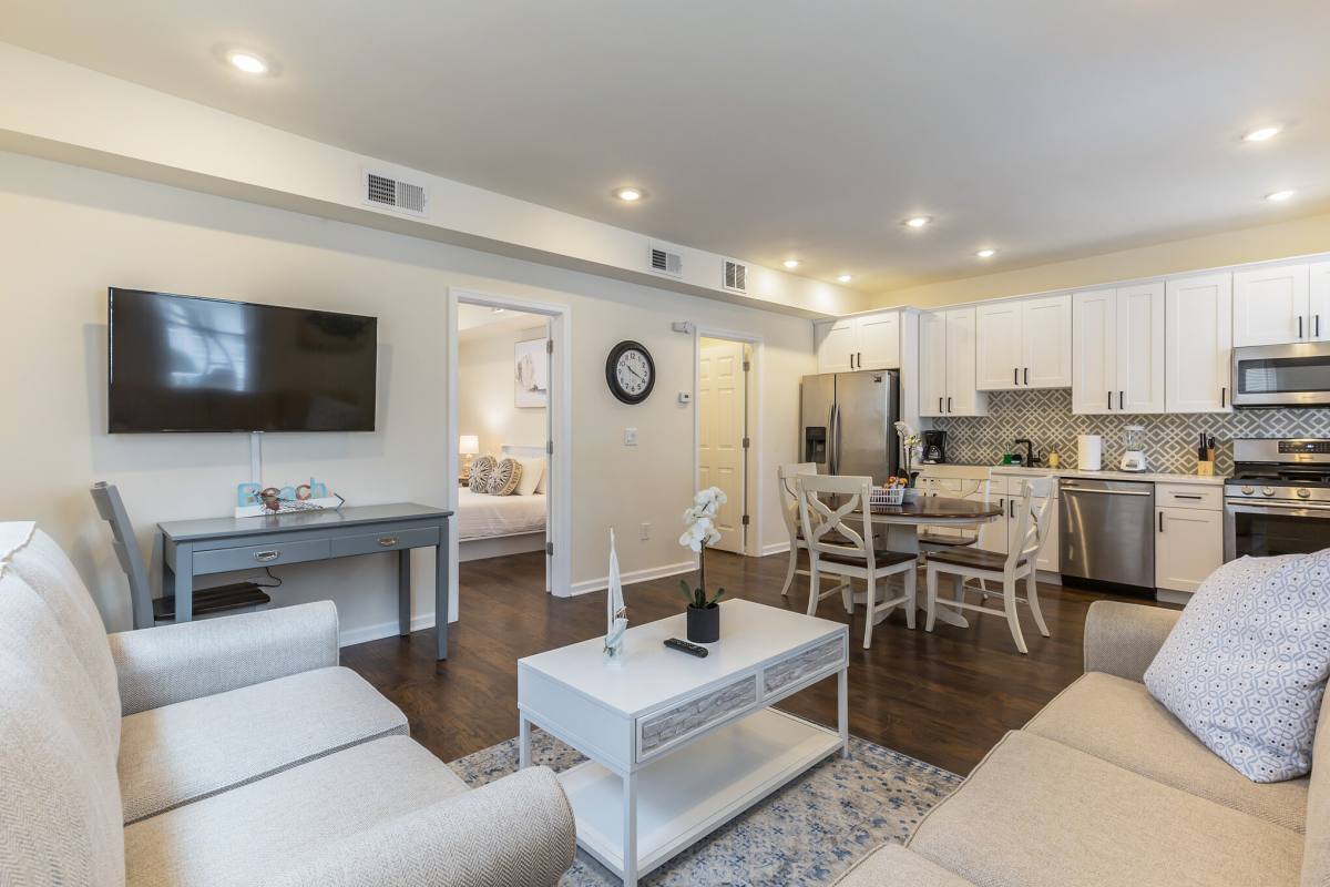 Apartment for rent at 4 N Oakland Ave First Floor, Ventnor City, NJ 08406