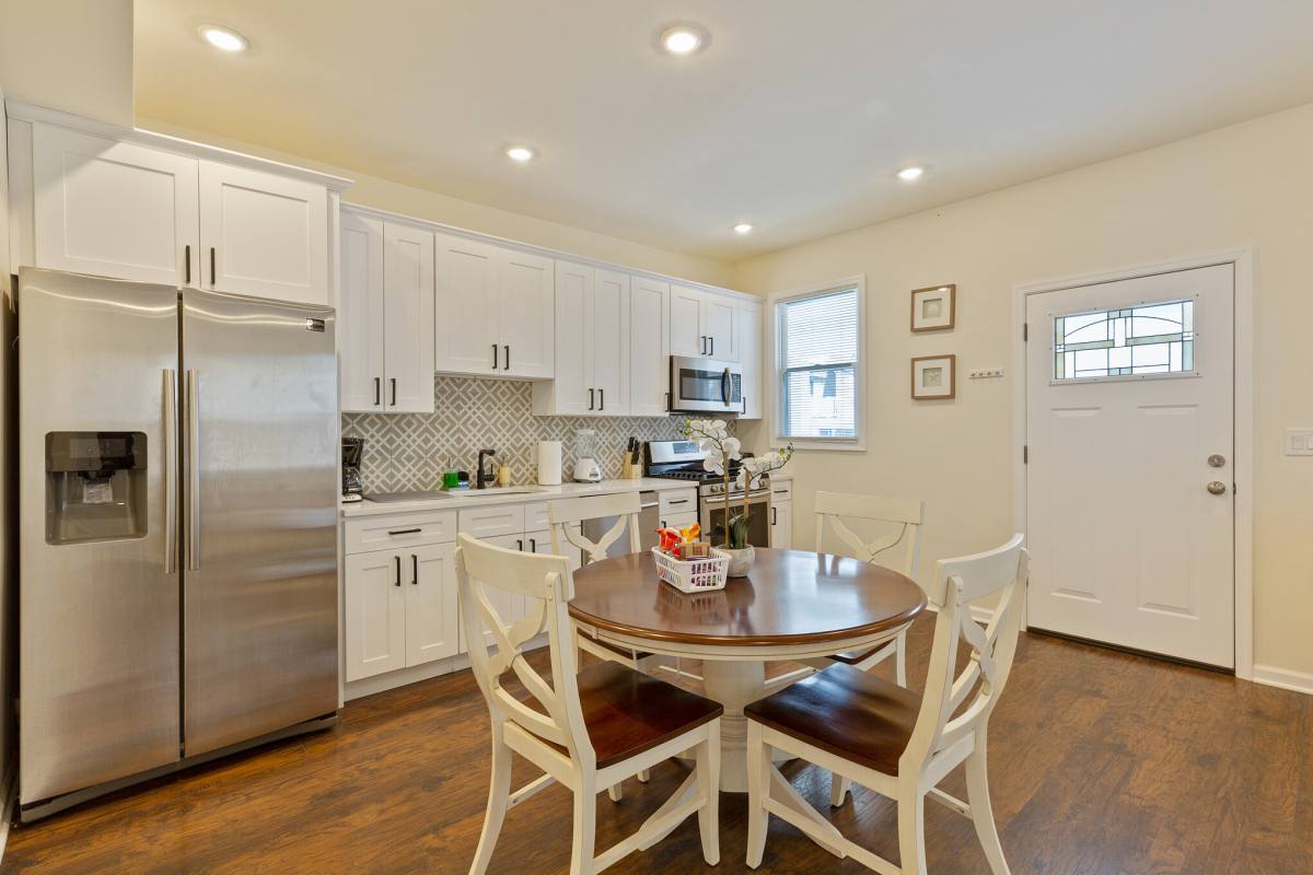 Apartment for rent at 4 N Oakland Ave First Floor, Ventnor City, NJ 08406