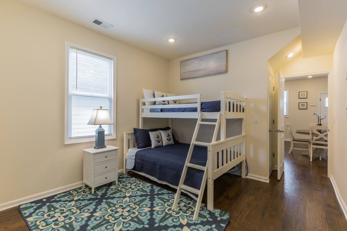 Apartment for rent at 4 N Oakland Ave First Floor, Ventnor City, NJ 08406
