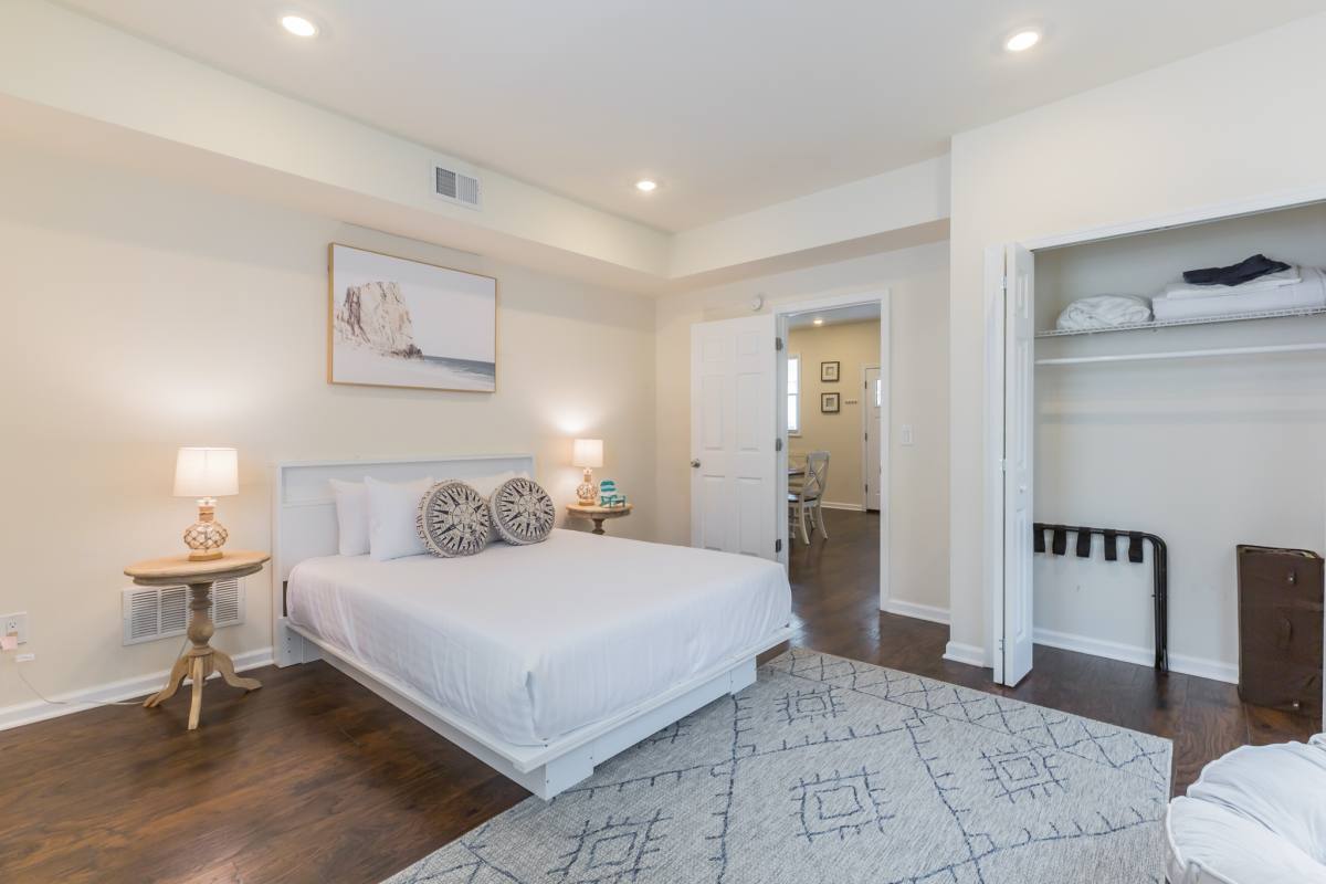 Apartment for rent at 4 N Oakland Ave First Floor, Ventnor City, NJ 08406