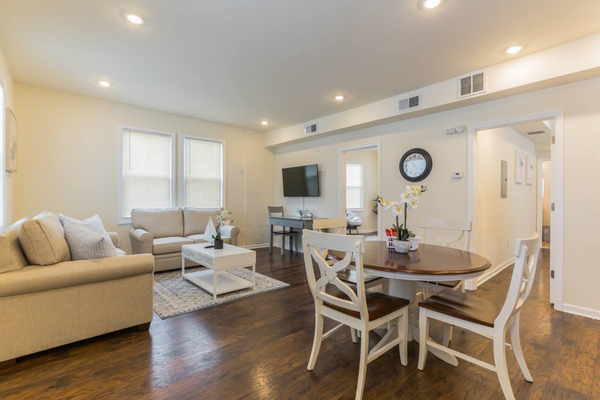 Apartment for rent at 4 N Oakland Ave First Floor, Ventnor City, NJ 08406