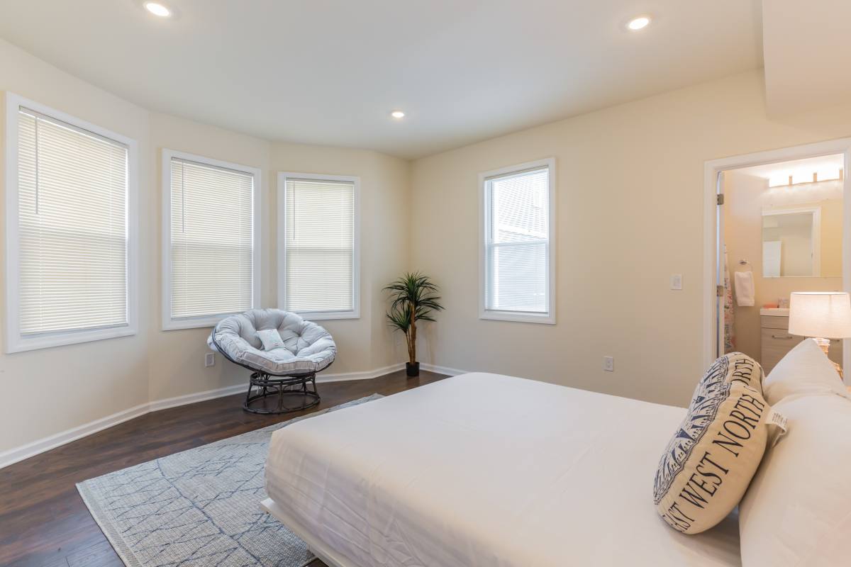Apartment for rent at 4 N Oakland Ave First Floor, Ventnor City, NJ 08406