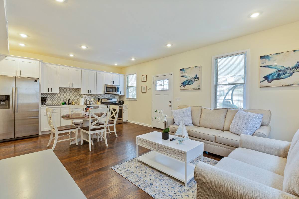 Apartment for rent at 4 N Oakland Ave First Floor, Ventnor City, NJ 08406
