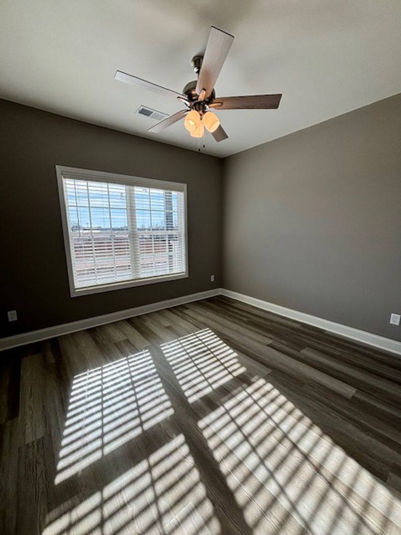 Apartment for rent at 5420 Bakers Spring St, Bowling Green, KY 42101
