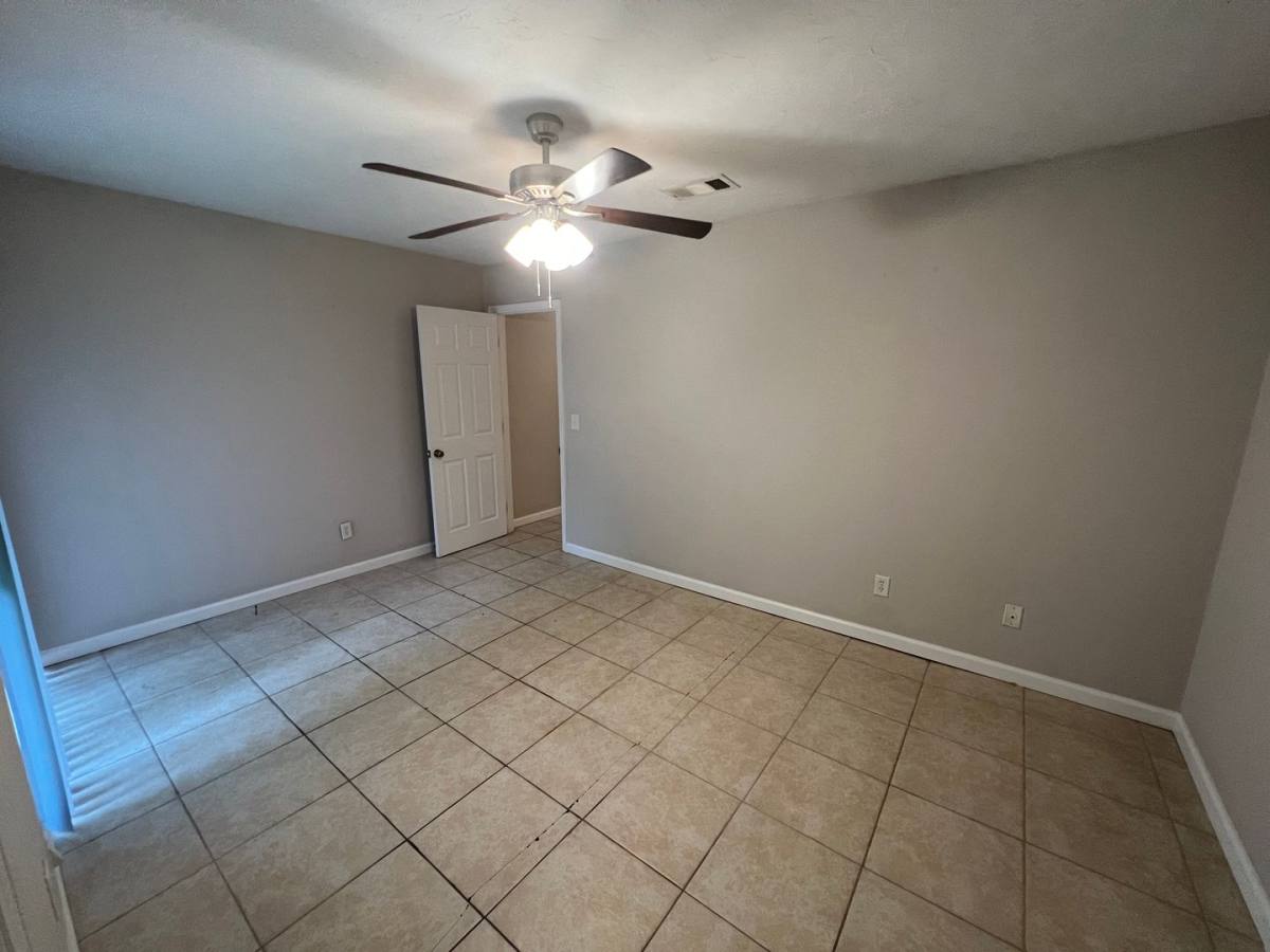 Apartment for rent at 1801 Fairlane Rd, Tallahassee, FL 32303