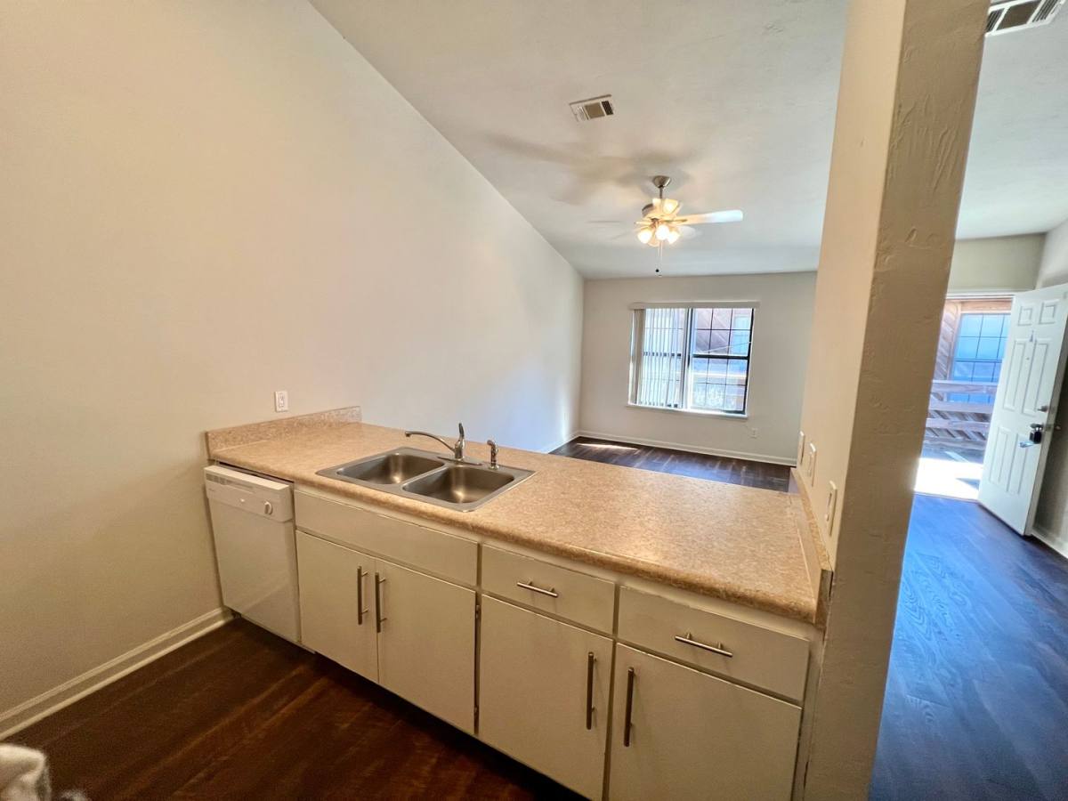 Apartment for rent at 1801 Fairlane Rd, Tallahassee, FL 32303
