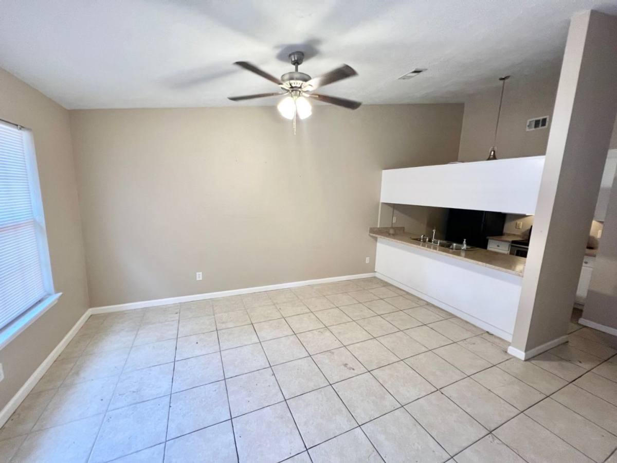 Apartment for rent at 1801 Fairlane Rd, Tallahassee, FL 32303