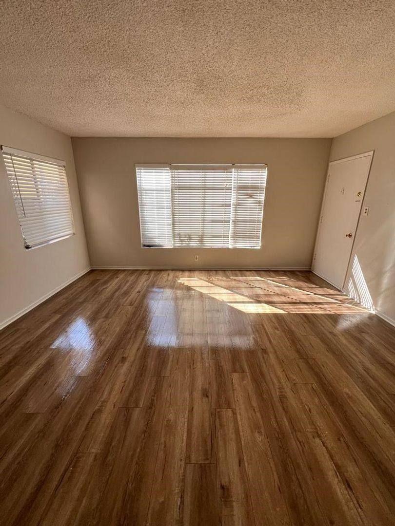Apartment for rent at 4132-38 Somerset Dr, Los Angeles, CA 90008