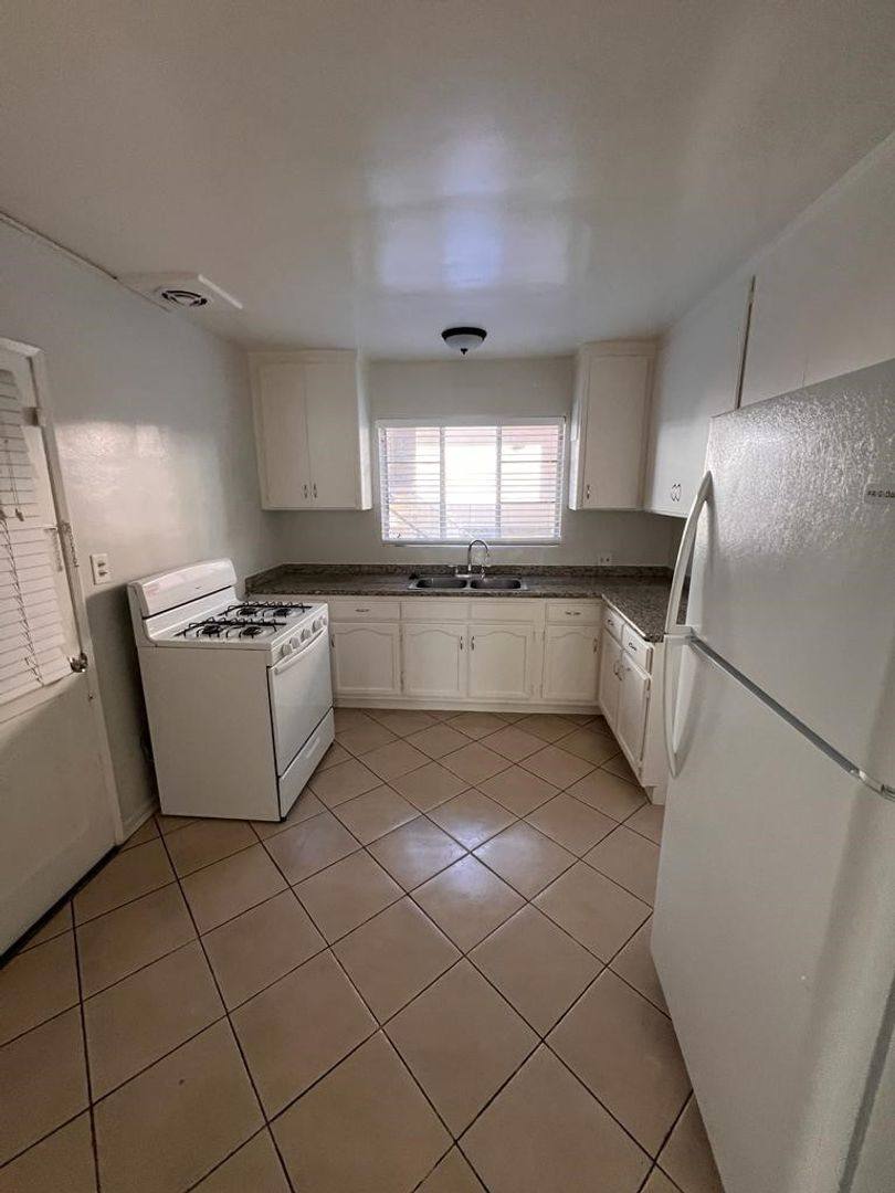Apartment for rent at 4132-38 Somerset Dr, Los Angeles, CA 90008