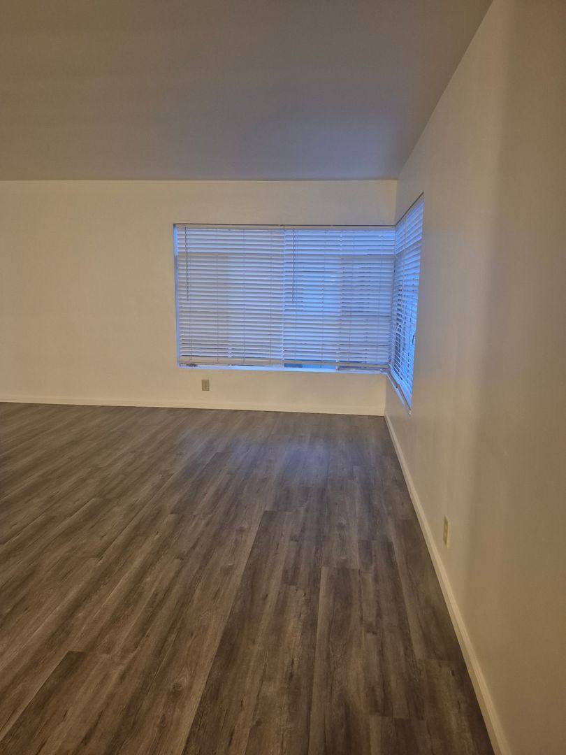Apartment for rent at 4132-38 Somerset Dr, Los Angeles, CA 90008