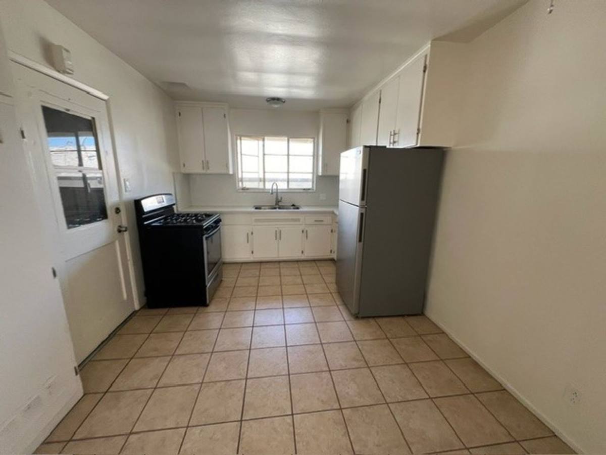 Apartment for rent at 4132-38 Somerset Dr, Los Angeles, CA 90008