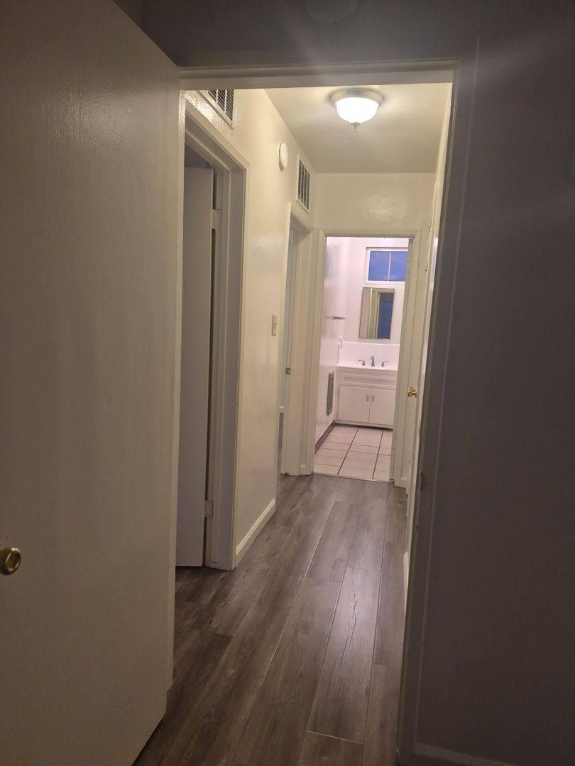 Apartment for rent at 4132-38 Somerset Dr, Los Angeles, CA 90008