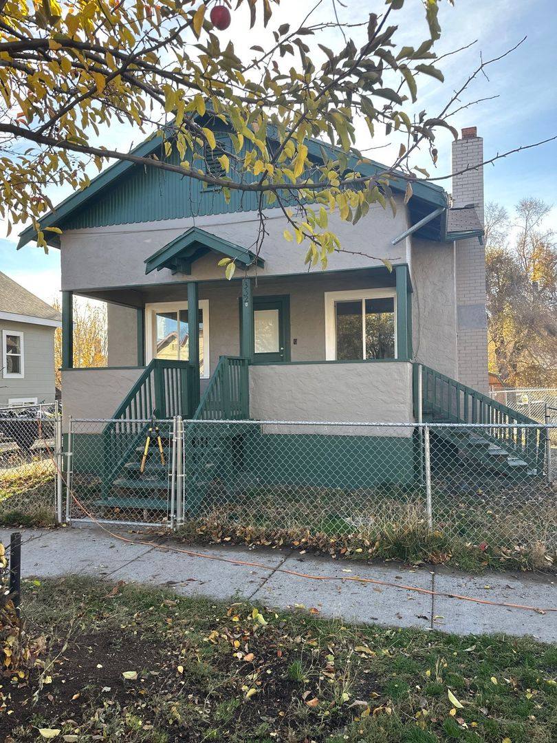 Apartment for rent at 332 N 10th St, Klamath Falls, OR 97601