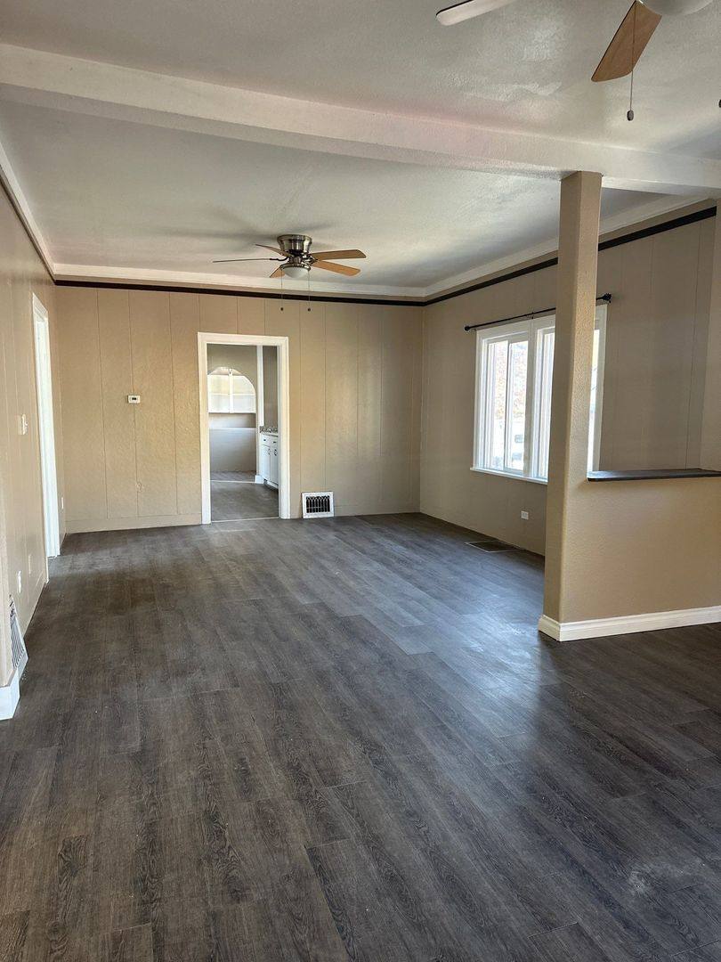 Apartment for rent at 332 N 10th St, Klamath Falls, OR 97601