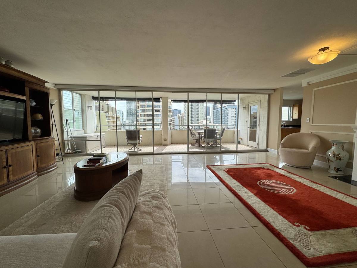 Condo for rent at 430 Kaiolu St, Honolulu, HI 96815