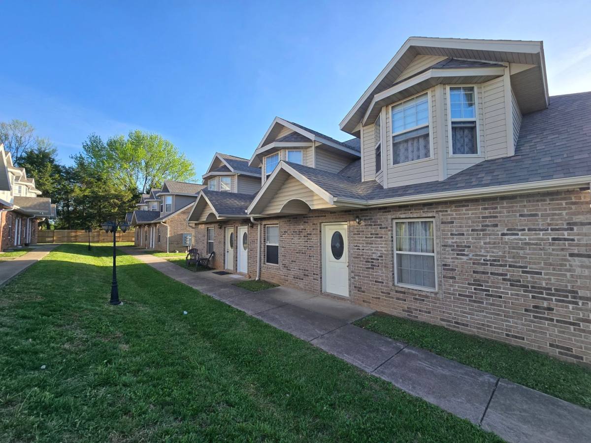 Townhouse for rent at 1401 Frosty Dr, Ozark, MO 65721