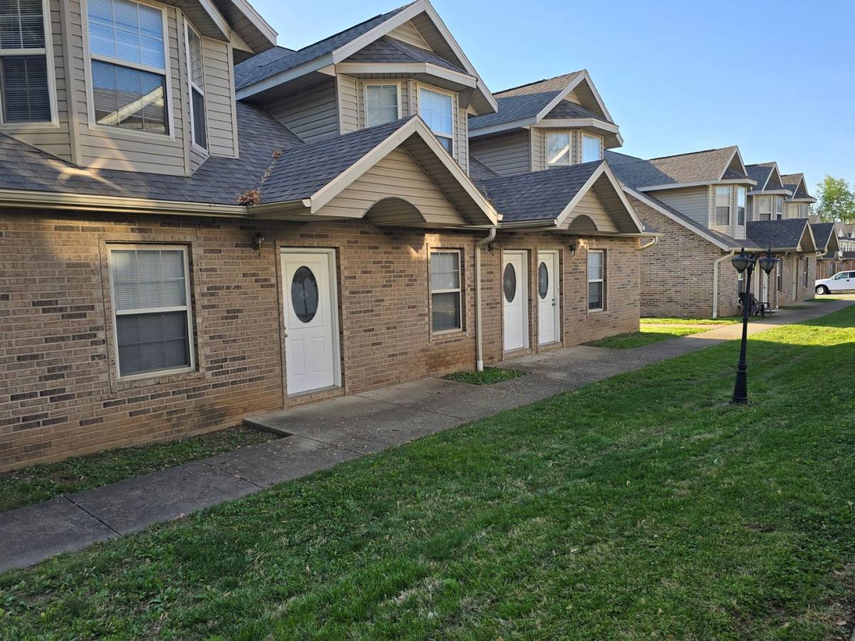 Townhouse for rent at 1401 Frosty Dr, Ozark, MO 65721