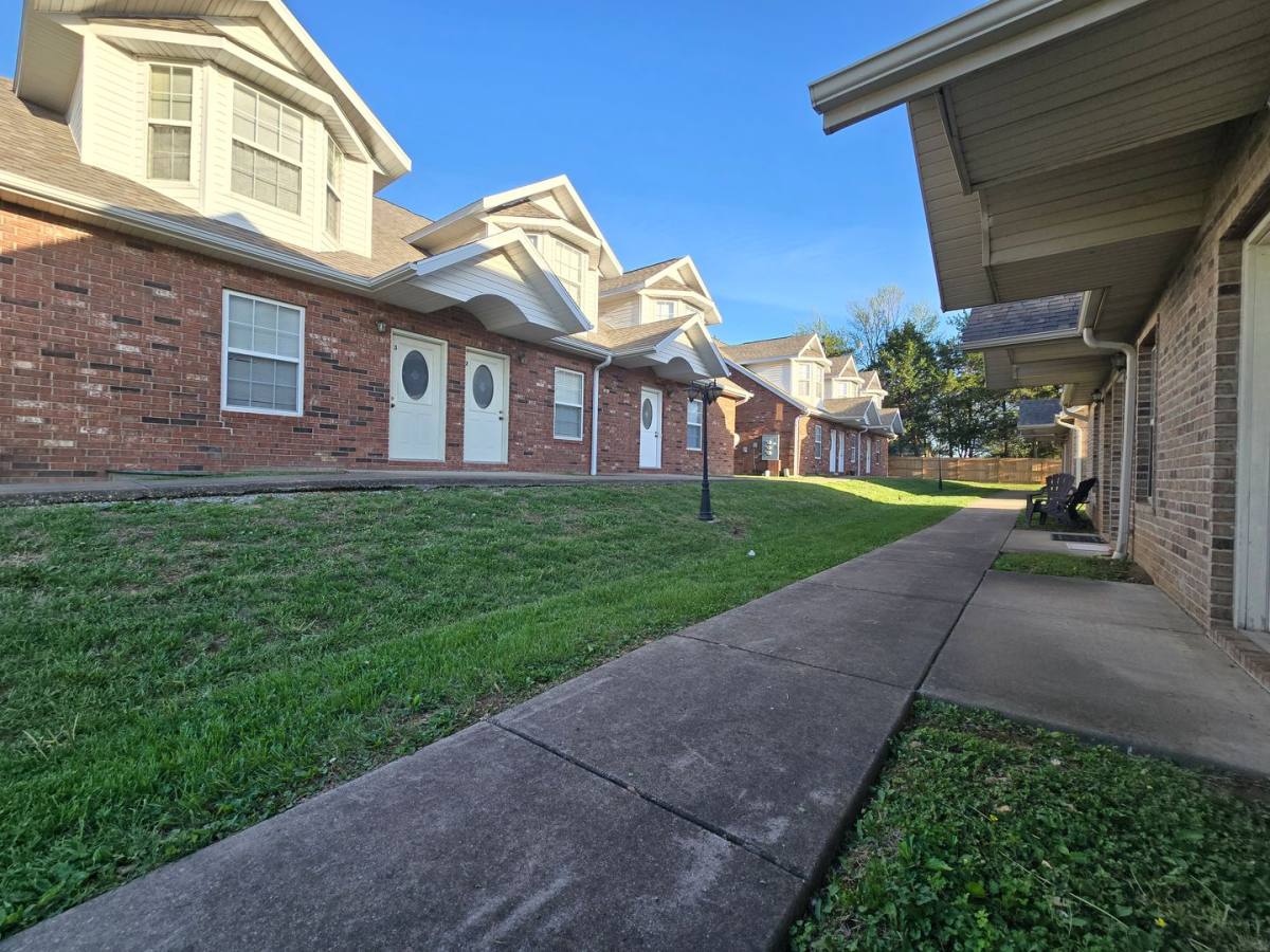 Townhouse for rent at 1401 Frosty Dr, Ozark, MO 65721