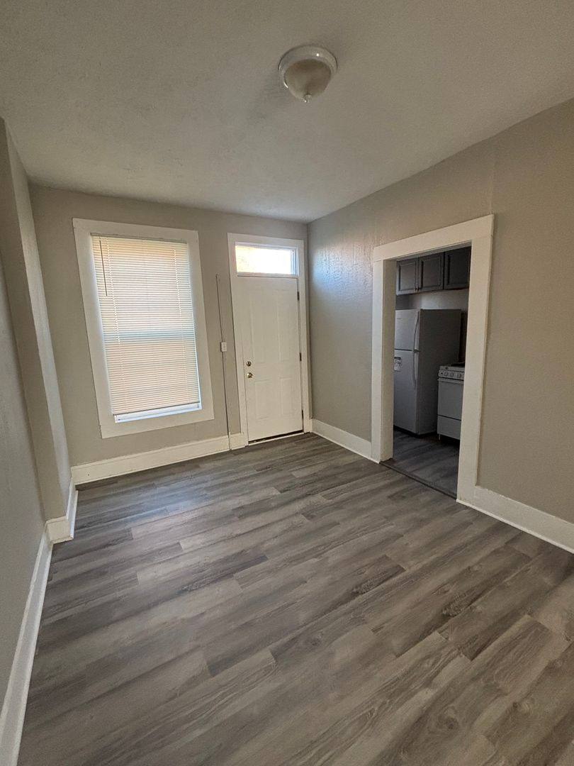 Apartment for rent at 850-852 E Livingston Ave, Columbus, OH 43205
