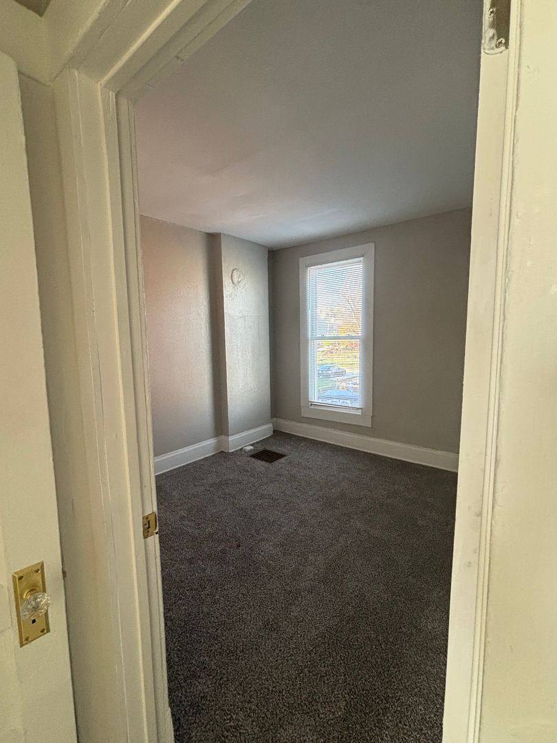 Apartment for rent at 850-852 E Livingston Ave, Columbus, OH 43205