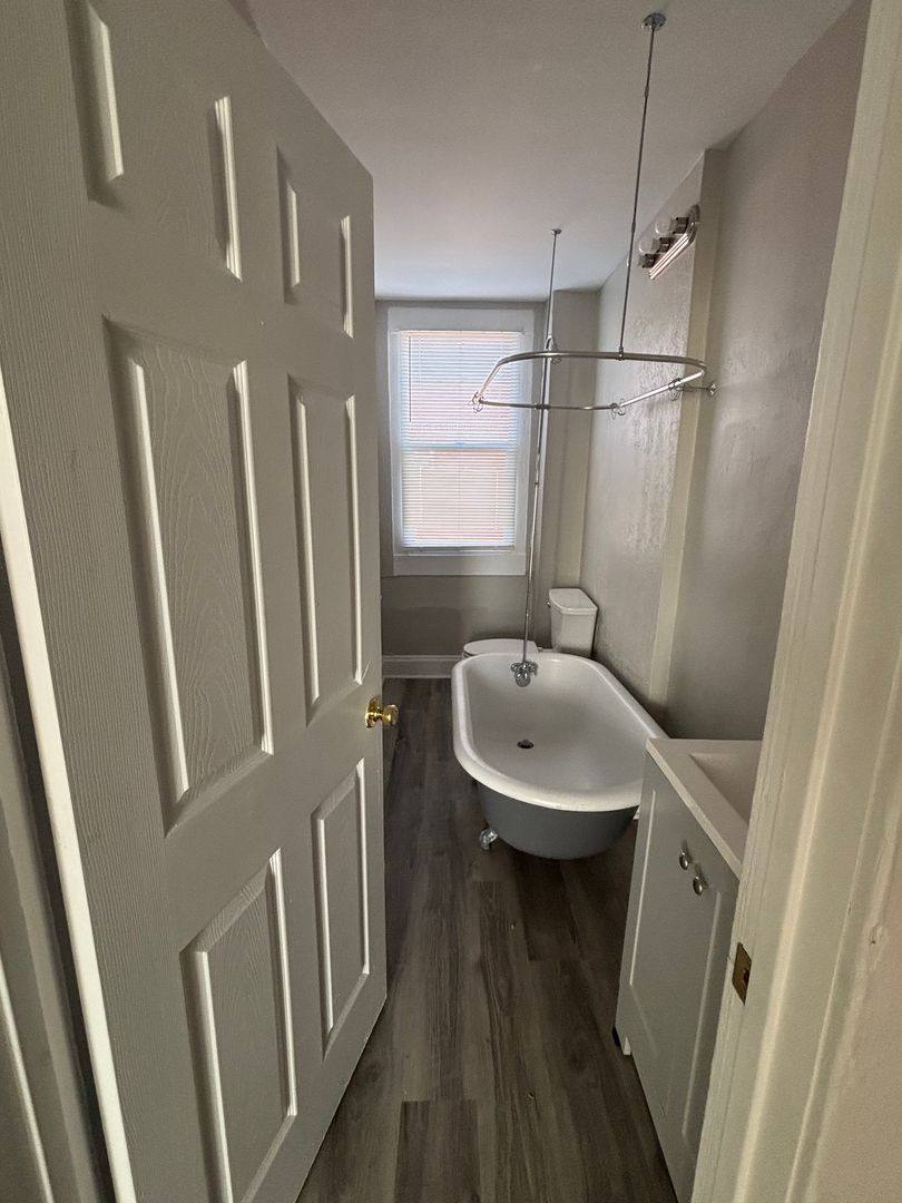 Apartment for rent at 850-852 E Livingston Ave, Columbus, OH 43205