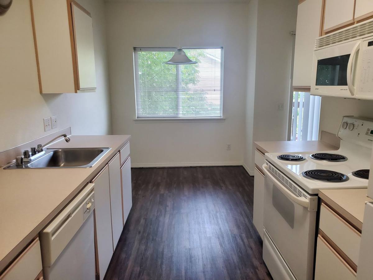 Apartment for rent at 900 Aaron Dr, Richland, WA 99352