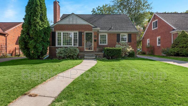 House for rent at 2626 Windemere Rd, Birmingham, MI 48009