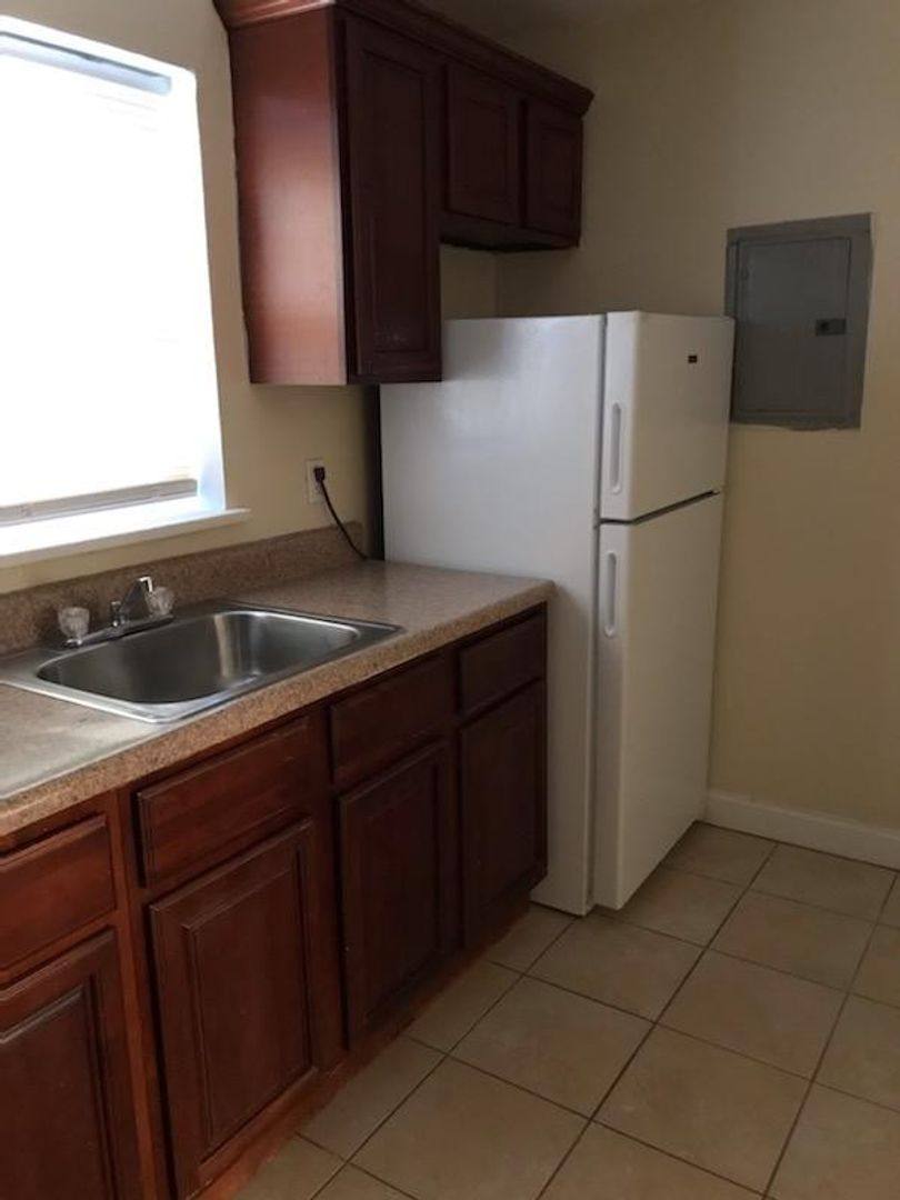 Apartment for rent at 2417 Thomas St, Harrisburg, PA 17103