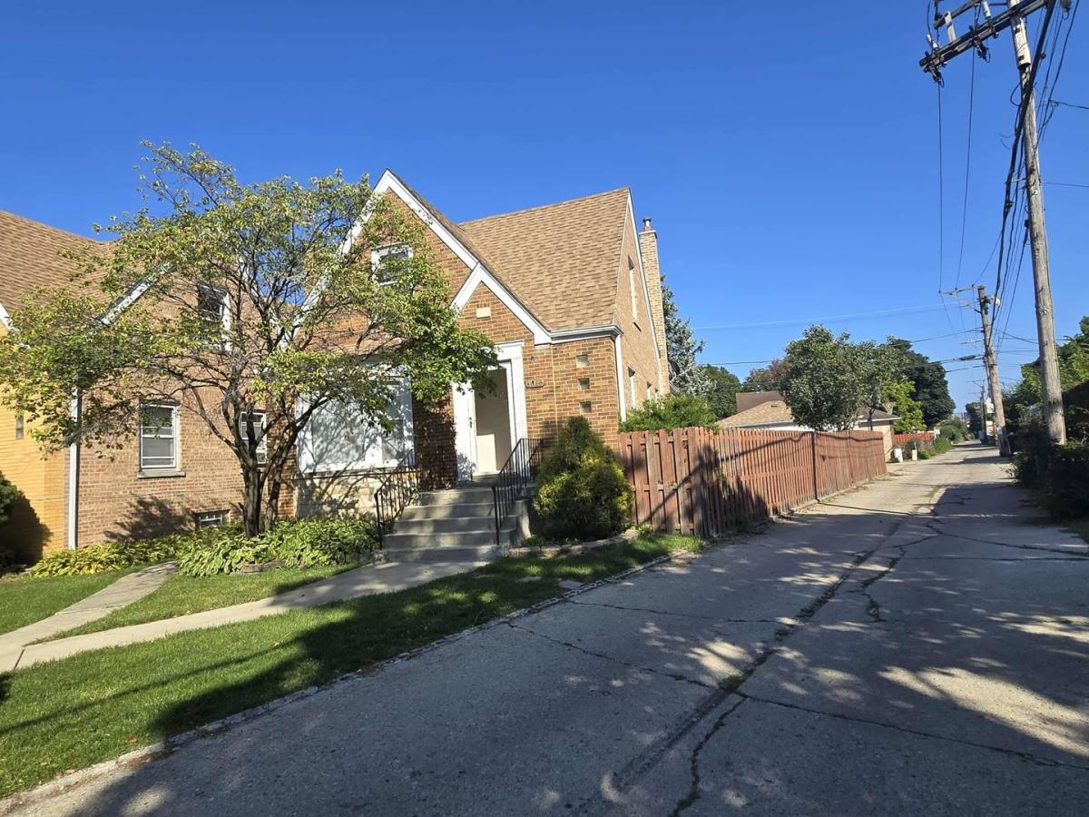 House for rent at 5015 N Monitor Ave, Chicago, IL 60630