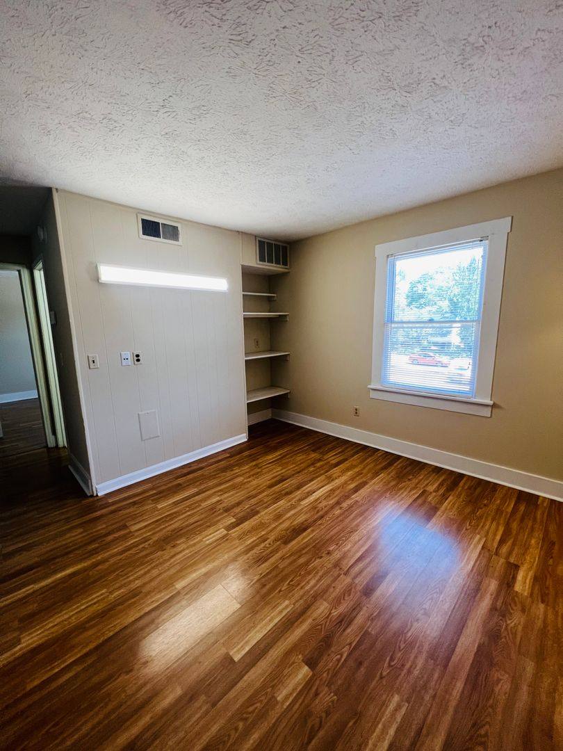 Apartment for rent at 210 E Thach Ave, Auburn, AL 36830